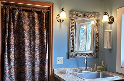 Hood River Apartment | Charming Rural Apartment on the Westside of Hood River Oregon
