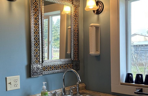 Hood River Apartment | Charming Rural Apartment on the Westside of Hood River Oregon