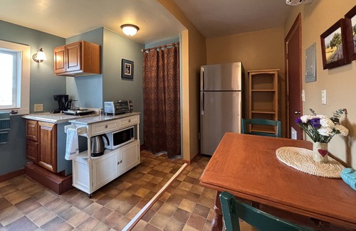Hood River Apartment | Charming Rural Apartment on the Westside of Hood River Oregon