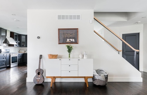 Pleasant Ridge House | Charming Rustic Modern House Near Detroit Zoo