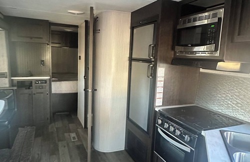 Delhi House | Charming RV with AC in Delhi for a cozy getaway