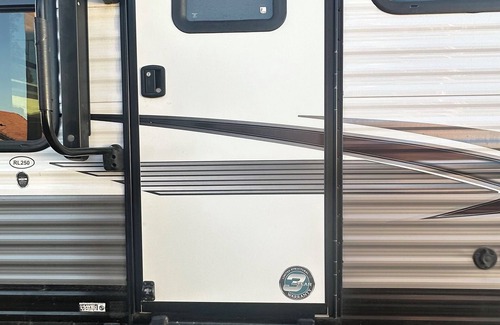 Delhi House | Charming RV with AC in Delhi for a cozy getaway