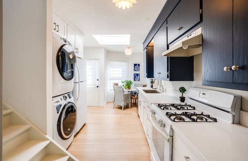 North of Montana Cottage | Charming Santa Monica Guesthouse - amazing location