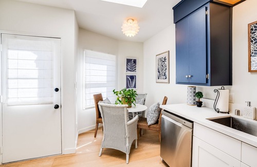 North of Montana Cottage | Charming Santa Monica Guesthouse - amazing location