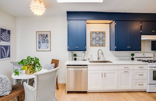 North of Montana Cottage | Charming Santa Monica Guesthouse - amazing location