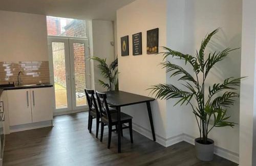 Liverpool House | Charming six bedroom townhouse citystay close to city centre