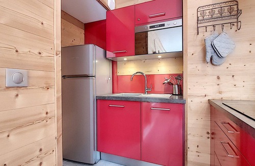 La Toussuire Apartment | Charming Ski-In/Ski-Out Apartment, 3 Bed, Sleeps 6 – Stunning Mountain View, Central Location