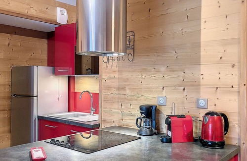 La Toussuire Apartment | Charming Ski-In/Ski-Out Apartment, 3 Bed, Sleeps 6 – Stunning Mountain View, Central Location