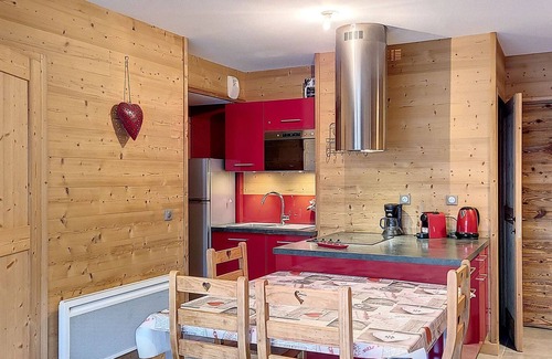 La Toussuire Apartment | Charming Ski-In/Ski-Out Apartment, 3 Bed, Sleeps 6 – Stunning Mountain View, Central Location