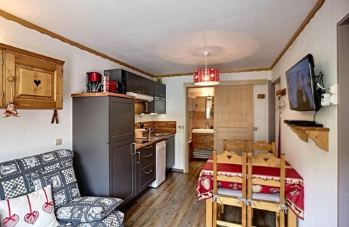Les Bruyeres Apartment | Charming Ski-In/Ski-Out 2BR Apartment with Terrace, Sleeps 5 - Les Menuires