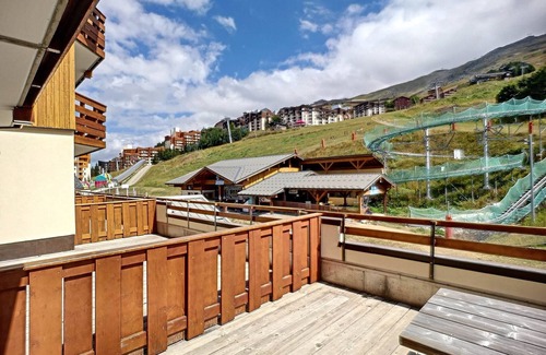Les Bruyeres Apartment | Charming Ski-In/Ski-Out 2BR Apartment with Terrace, Sleeps 5 - Les Menuires