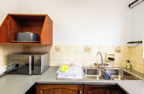 The Reeds House | Charming Spacious 3-bedroom house in Centurion with WiFi and Big Pool