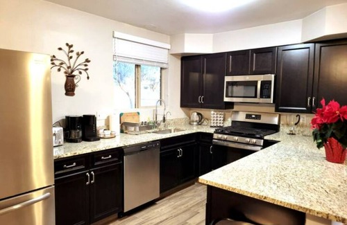 Tucson House | Charming Spacious 3br-2ba House