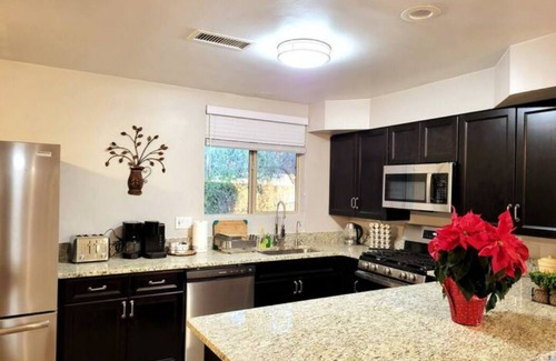 Tucson House | Charming Spacious 3br-2ba House