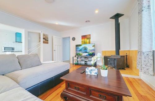 Lower Hutt House | Charming Spacious 4 BR house