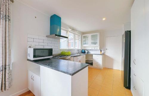 Lower Hutt House | Charming Spacious 4 BR house