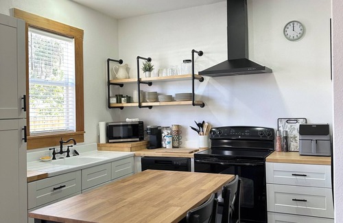 Sebring House | Charming spacious Cottage in Sebring