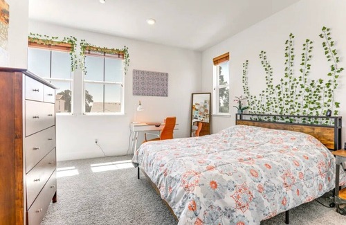 Roseville House | Charming & Spacious Roseville Home w/Patio!