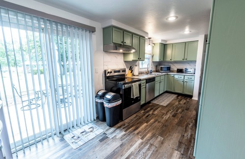 Green Bay House | Charming Split-Level Near Lambeau