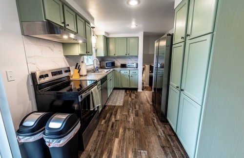 Green Bay House | Charming Split-Level Near Lambeau