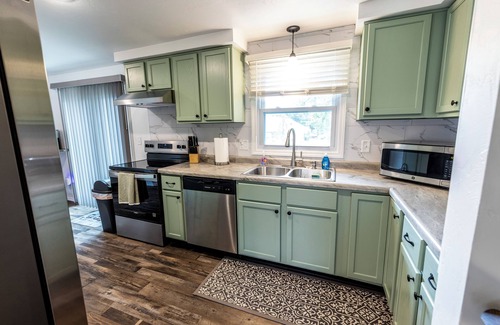 Green Bay House | Charming Split-Level Near Lambeau