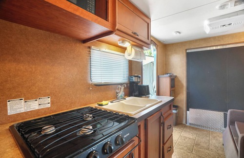 Old Seminole Heights Apartment | Charming Stay w/Pool & Grill