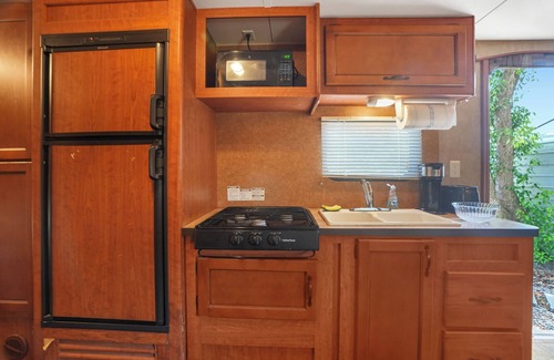 Old Seminole Heights Apartment | Charming Stay w/Pool & Grill