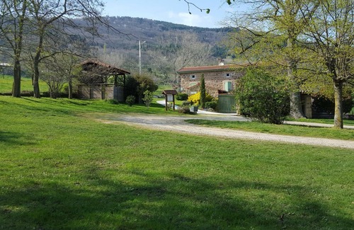 Pilat Rhodanien Cottage | Charming Stone Cottage with Private Pool and Wi-Fi