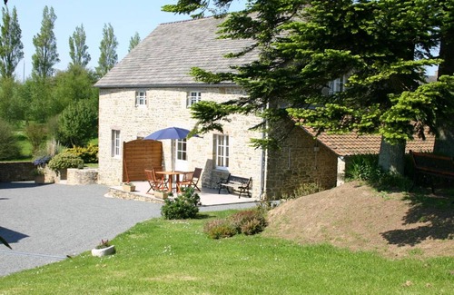 Clitourps Cottage | Charming stone house near Barfleur