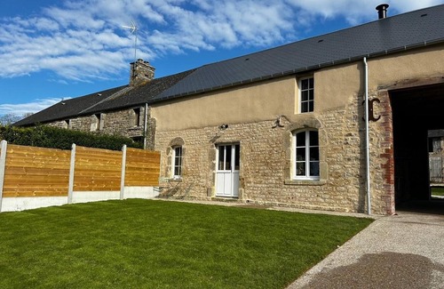 Les Moitiers-en-Bauptois Cottage | Charming stone house with garden in the heart of Cotentin