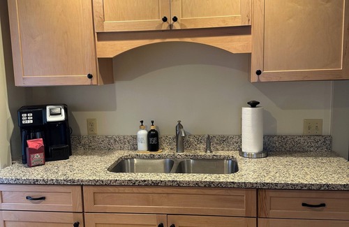 Shelburne Falls Apartment | Charming Studio Apartment – Walk to Downtown Shelburne Falls