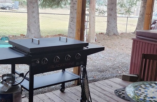 Sandpoint Apartment | Charming studio, close to Schweitzer, lake Ponderay and Sandpoint.