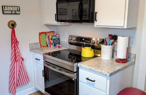 Lexington Apartment | Charming studio cottage just 5 minutes from delightful downtown Lexington!