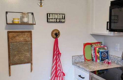 Lexington Apartment | Charming studio cottage just 5 minutes from delightful downtown Lexington!