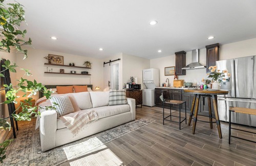 Southwest Anaheim Apartment | Charming Studio Gem in Anaheim 8' From Disney/Convention/Angel/Knotts