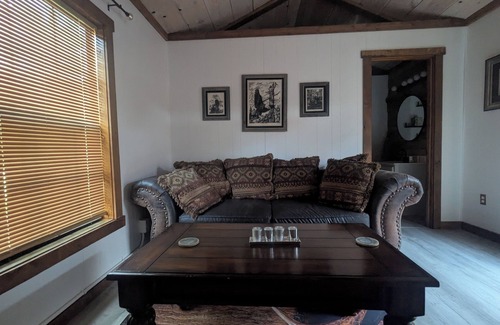 Dresden Apartment | Charming studio in fabulous Dresden with WiFi, AC, on horse property