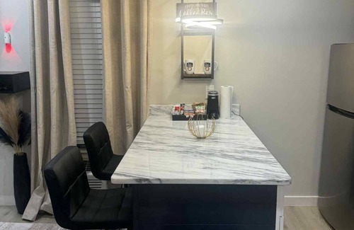 Downtown Memphis Apartment | Charming studio in peaceful Memphis with AC, fitness room