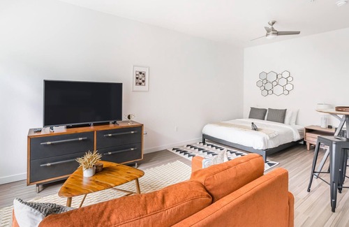 Redmond Apartment | Charming Studio in Redmond, Rooftop + Pet-Friendly