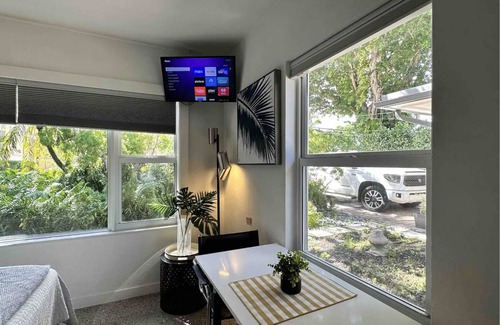 Lake Ridge Apartment | Charming Studio Prime Location Steps from Beach