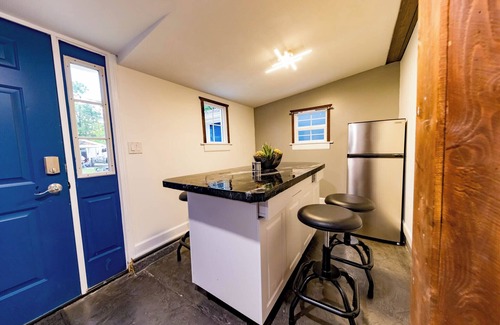 Indianapolis Apartment | Charming studio with WiFi and AC in lovely Indianapolis