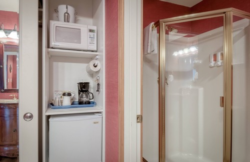 Historic Bayfront Apartment | Charming Studio with Kitchenette has Bayfront Deck Overlooking Newports Harbor!