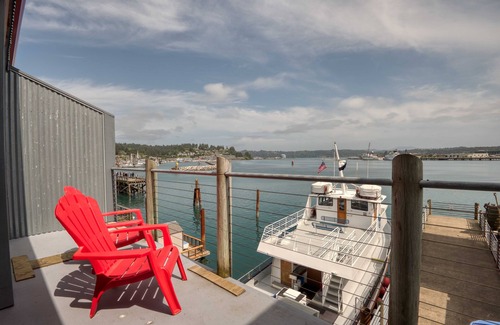 Historic Bayfront Apartment | Charming Studio with Kitchenette has Bayfront Deck Overlooking Newports Harbor!