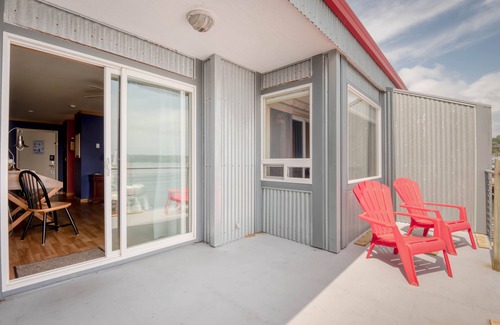 Historic Bayfront Apartment | Charming Studio with Kitchenette has Bayfront Deck Overlooking Newports Harbor!