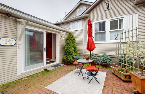Arcata Apartment | Charming studio with shared patio, walk to Redwood Park & downtown