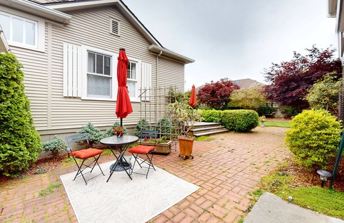 Arcata Apartment | Charming studio with shared patio, walk to Redwood Park & downtown