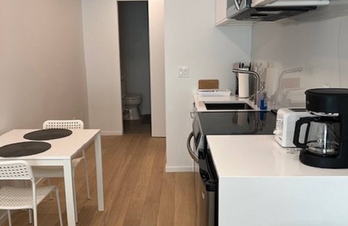 Land Park Apartment | Charming studio with WiFi and AC in downtown Sacramento