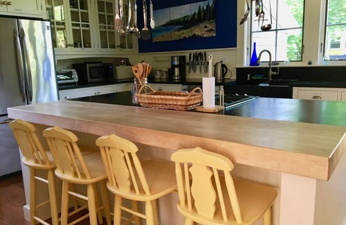 Bar Harbor House | Charming summer cottage, steps to town and Shorepath! Sleeps 10