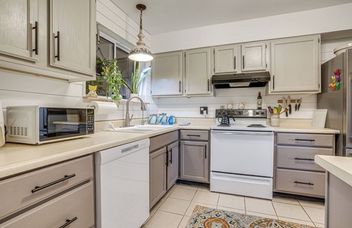 Sun City House | Charming Sun City Getaway Near Golf & Casinos!