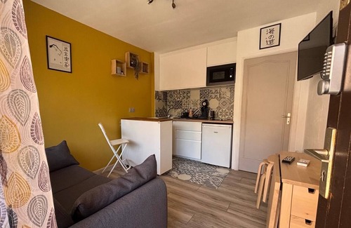 Collioure Apartment | Charming T2 with parking (rare). Top of the historic center. Very quiet.