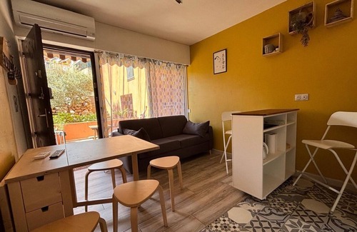 Collioure Apartment | Charming T2 with parking (rare). Top of the historic center. Very quiet.